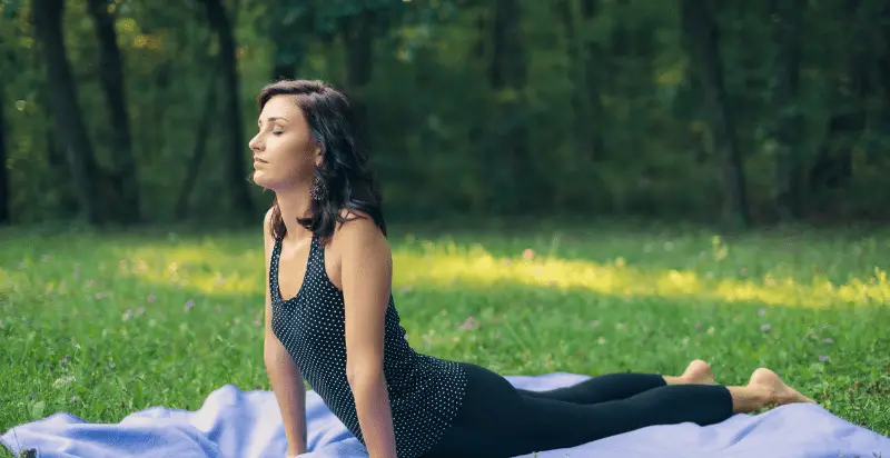 Best Yoga Blanket (Complete Guide – 2022 Update)